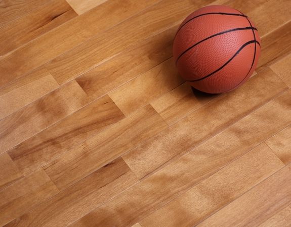 单龙骨运动体育木地板如何保洁