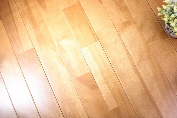 双层龙骨运动场木地板保养知识