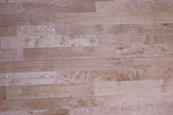 双龙骨篮球馆木地板怎样保养