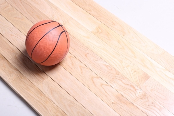 那里有运动篮球木地板厂家报价