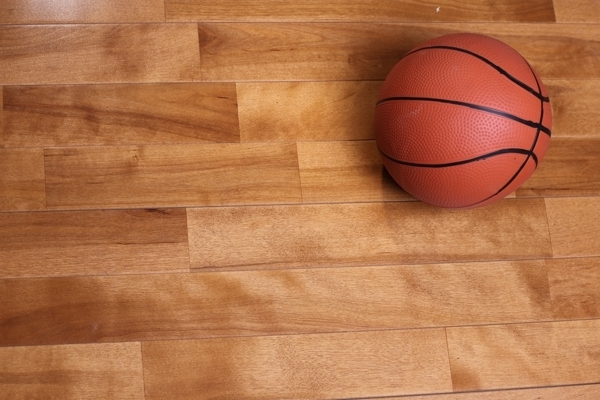 那里有运动篮球木地板厂家报价