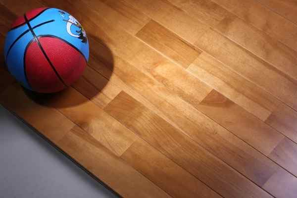 学校篮球场地木地板能健身吗