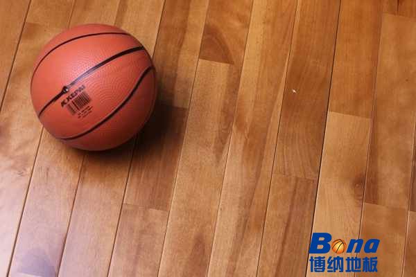 有什么篮球运动木地板特点