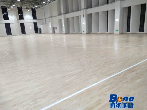 用什么运动木地板的性能