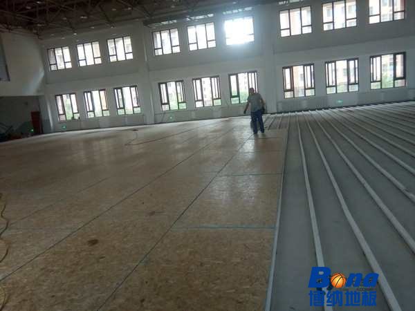 那有体育篮球木地板价位