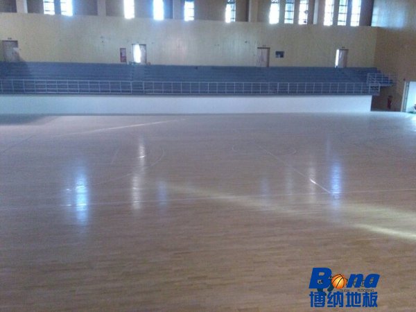 用什么运动木地板耐磨层