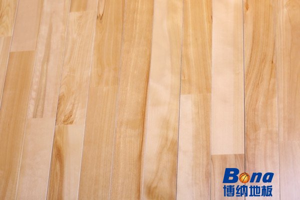 主辅龙骨运动木地板保养方法