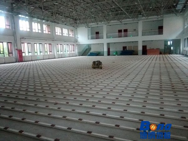 那有体育篮球木地板一般多少钱