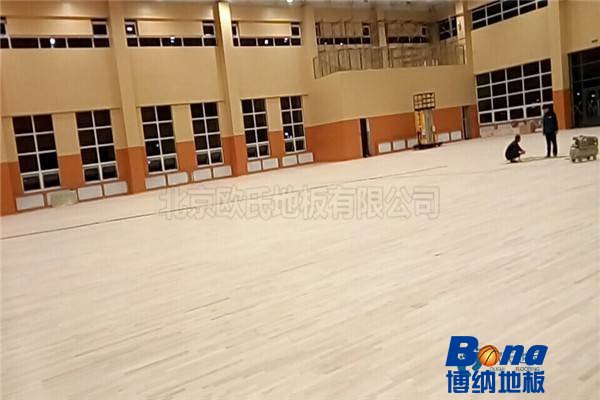 用什么运动木地板防潮