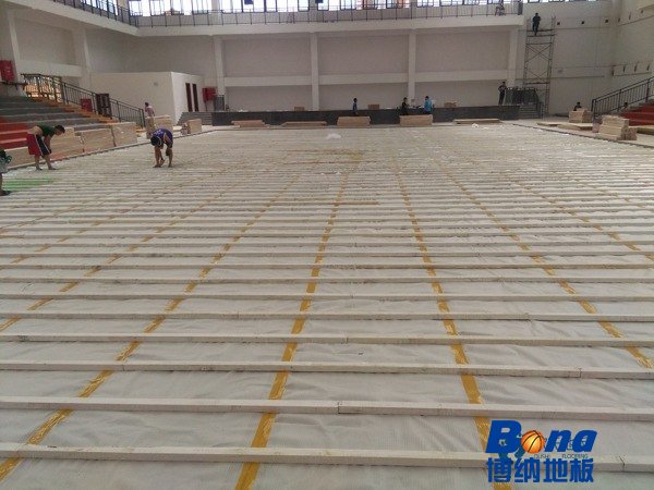 松木篮球体育地板费用