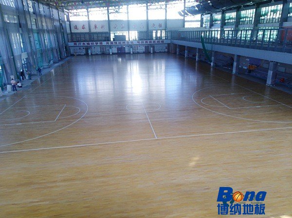 寻求篮球体育地板施工价格
