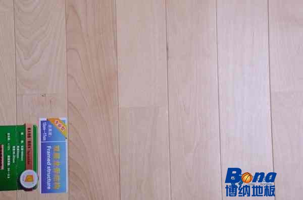 室内体育运动木地板滑不滑