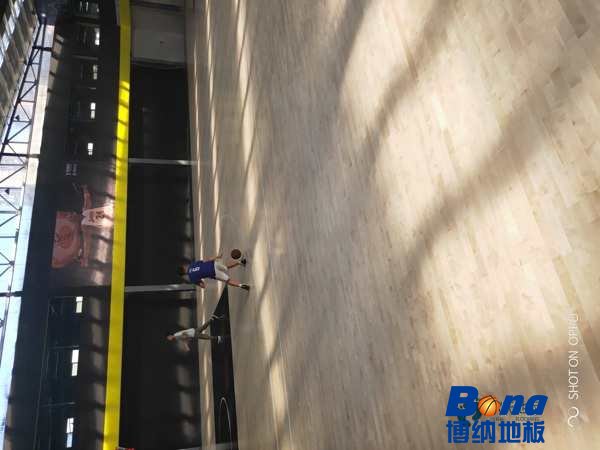 用哪种篮球体育地板价格