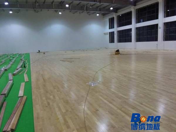 室内运动木地板为什么会鼓起来