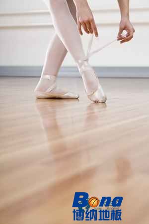 用哪种体育地板报价表