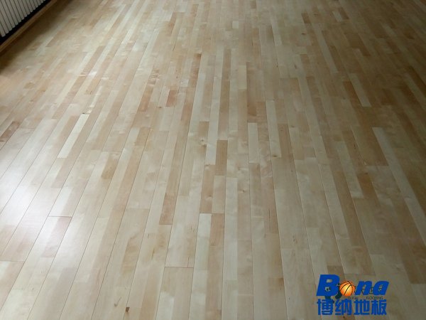 用哪种体育地板报价表