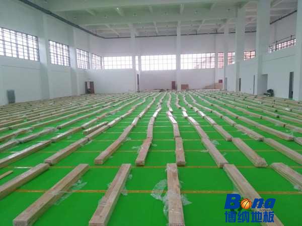 用什么体育地板哪个便宜